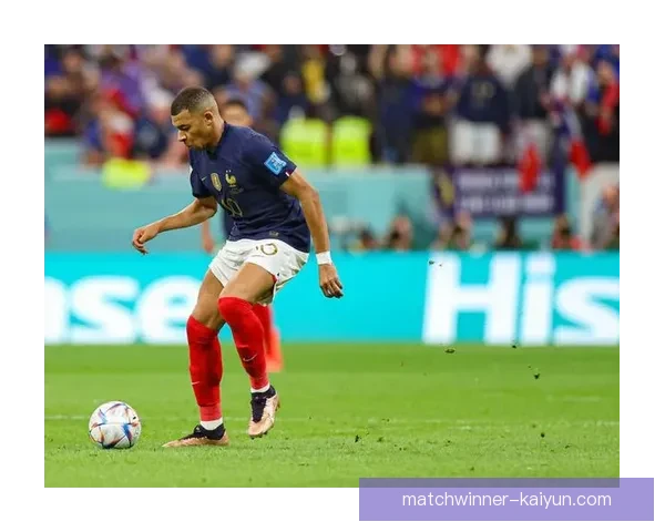 姆巴佩帽子戏法助法国队力克对手，状态回暖迎接世界杯荣耀